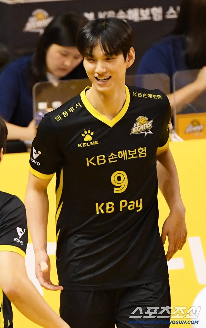 2일 의정부 경민대학교 체육관에서 열린 V리그 남자부 KB손해보험과 한국전력의 경기. KB손해보험 임성진이 득점 후 환호하고 있다. 의정부=박재만 기자 pjm@sportschosun.com/2025.12.02/