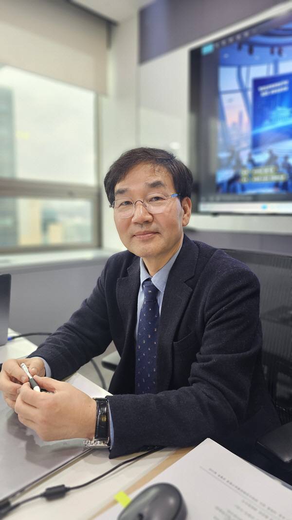 ◇김형우 한반도문화관광연구원 원장(전 한국관광기자협회 회장). 사진제공=한반도문화관광연구원