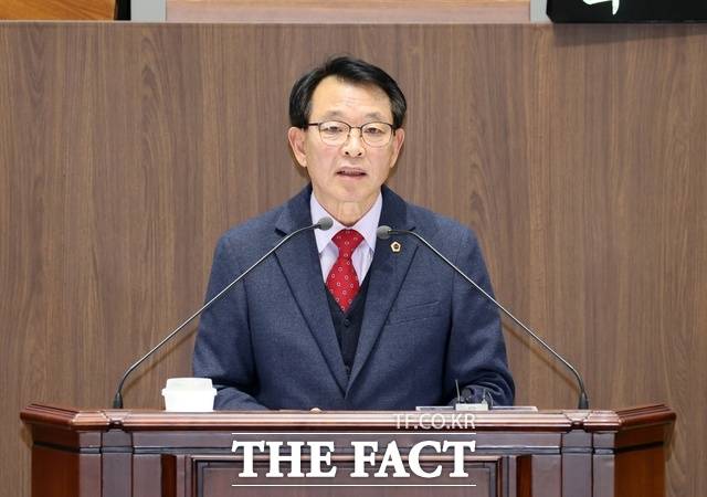 이해선 충남도의회 의원(국민의힘, 당진2)이 20일 열린 충남도의회 제363회 임시회 제1차 본회의 5분 발언에서 정부가 내놓은 행정통합의 재정과 권한 이양에 대해 발언하고 있다. /충남도의회