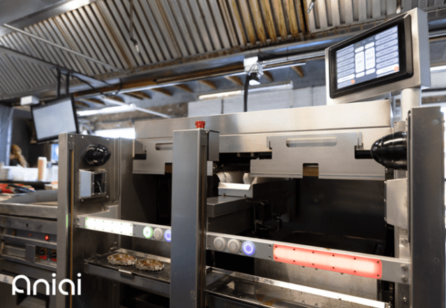 미국 뉴욕의 버거 전문점 TFS에 설치된 에니아이 AI 조리로봇 (사진=에니아이)