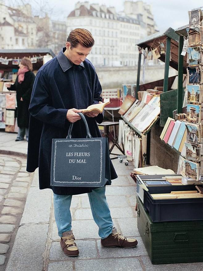 DIOR 2026 S/S BOOK TOTE | 출처 디올