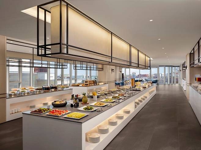 호텔 4층에 위치한 조식 공간 올데이 다이닝 아나나스ⓒ윈덤 그룹