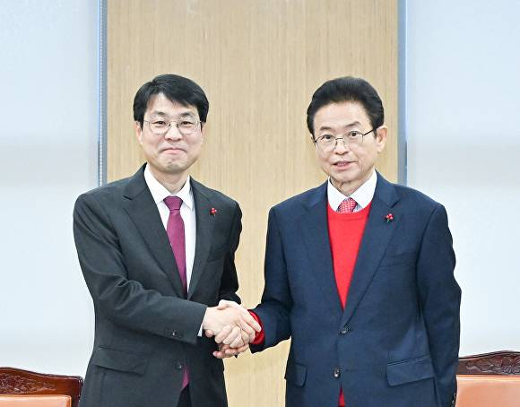 20일 김정기 대구시장 권한대행과 이철우 경북도지사가 행정통합과 관련, 회동하고 있다 [사진=대구시]