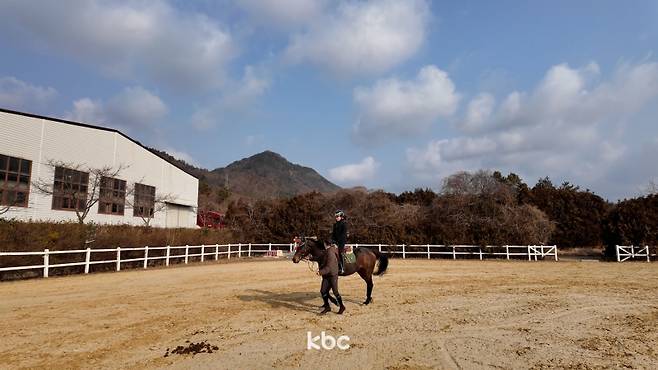 ▲ 승마의 하이라이트 '속보'를 체험하는 모습