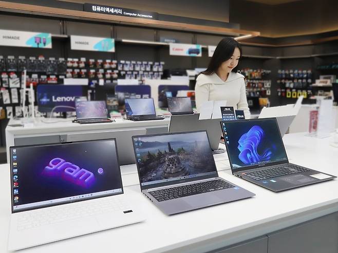 롯데하이마트 노트북 판매대 / 연합뉴스