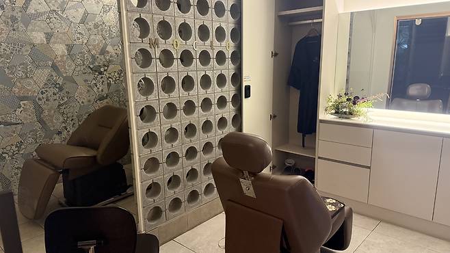 Scalp specialty store Moclock in Gangnam District, southern Seoul, has a private room for each customer. [WOO JI-WON]