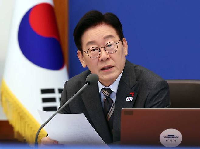 President Lee Jae Myung chairs a Cabinet meeting at the main building of the Blue House in central Seoul on Jan. 20. [JOINT PRESS CORPS]