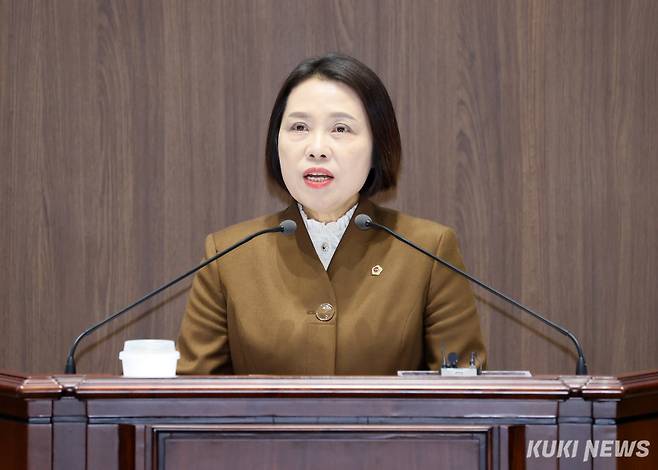 충남도의회 이연희 의원이 20일 열린 제363회 임시회 제1차 본회의에서 5분 발언에 나서고 있다.