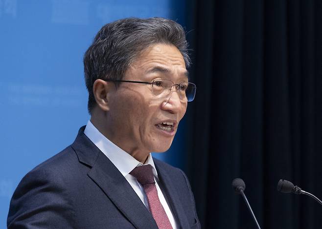 이학재 인천국제공항공사 사장이 20일 국회 소통관에서 '대통령실의 인천공항 공사 불법 인사 개입'을 주장하는 기자회견을 하고 있다. / 사진=연합뉴스