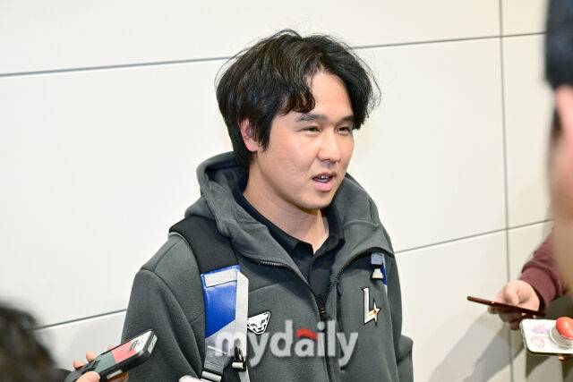 SSG 랜더스 최정이 19일 인천국제공항을 통해 2026시즌 1차 스프링 캠프 참석 차 미국 플로리다로 출국했다./인천공항 = 한혁승 기자