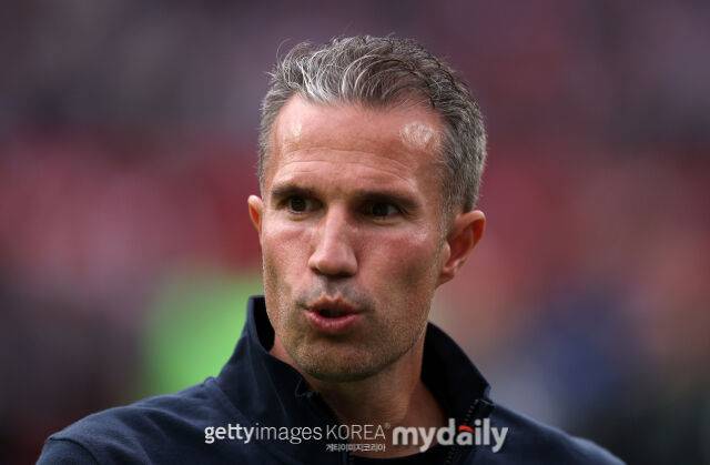 역대급 하극상 발생하나?…감독님 제 얼굴 보고 말하시죠? 판 페르시 발언에 아스널 DF 형 불만 폭발