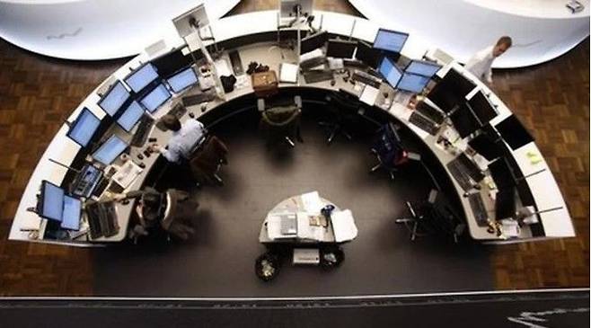 [서울=뉴시스]독일 프랑크푸르트 증시의 DAX 지수가 7일 아침 사상 처음으로 2만5000포인트를 돌파하며 사상 최고치를 기록했다. 사진은 프랑크푸르트 증시 모습. 도널드 트럼프 미 대통령발 변동성에 투자자들이 제대로 대비하지 못하고 있다는 경고가 나왔다. <사진 출처 : 마켓스크리너닷컴> 2026.01.20.