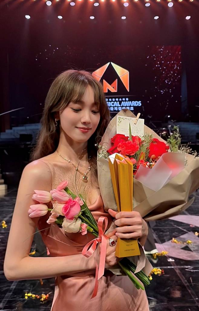'올라운더 아티스트' 이성경. 판타지오 제공