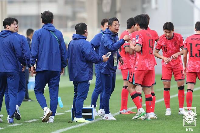 이민성 감독과 U-23 축구대표팀 선수들. /사진=대한축구협회 제공