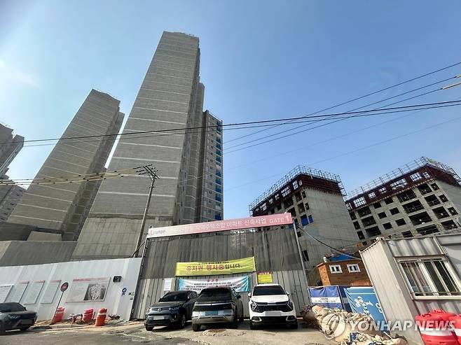 공사 중단된 광주 신창유탑유블레스리버시티 현장 [촬영 장아름]