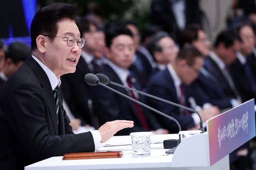 이재명 대통령이 21일 청와대 영빈관에서 열린 신년기자회견에서 발언하고 있다. 연합뉴스 제공