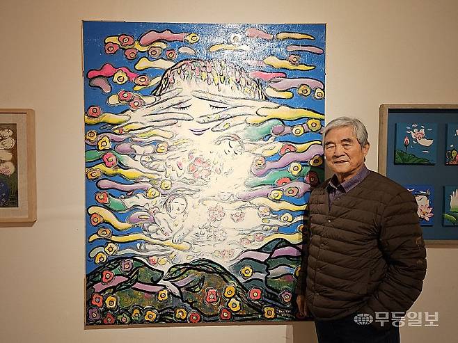 19일 오전 노의웅 화백이 광주 남구 양과동 '노의웅 미술관'에 전시된 '구름천사'를 소개하고 있다. 강주비 기자