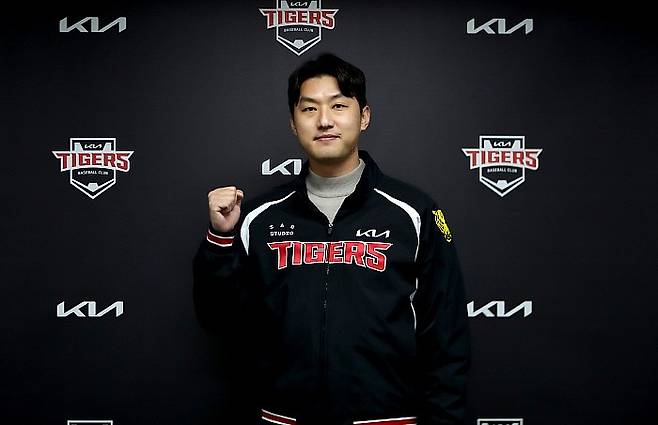 21일 단년 계약을 맺고 친정에 복귀한 홍건희. KIA 구단 제공.
