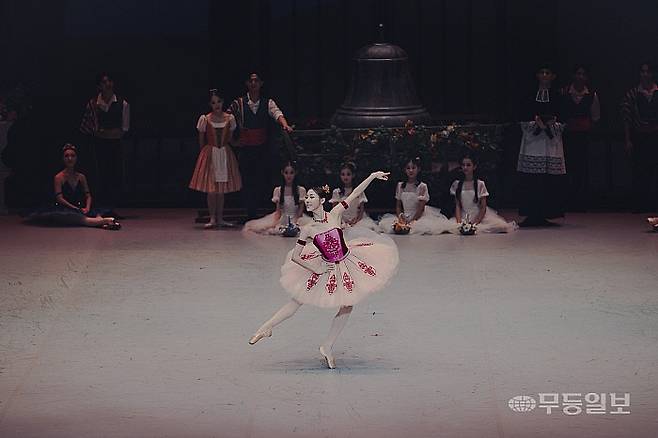 '코펠리아' 무대를 선보이고 있는 공유민 광주시립발레단원