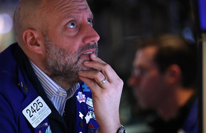 20일(현지시간) 뉴욕증권거래소(NYSE)의 한 트레이더.(사진=AFP)