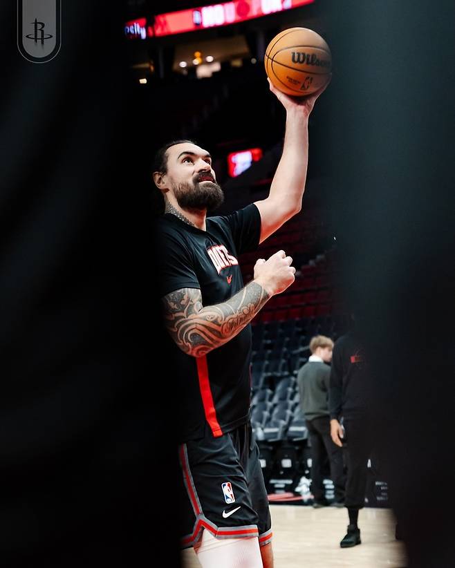 복귀 기약 없다... 아담스 무기한 결장, 로케츠 센터진 비상