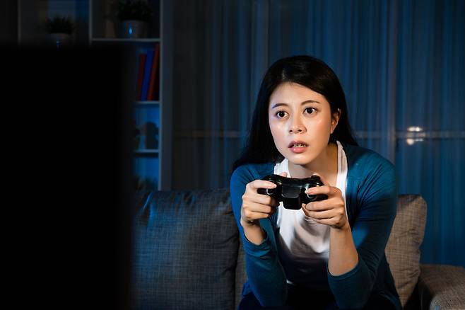 최근 한 조사에 따르면 전체 게이머 중 8% 가량이 '장애' 수준의 게임 중독을 보이는 것으로 나타났다. 사진=게티이미지뱅크