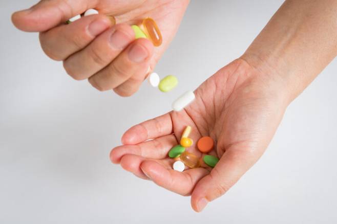 허위 정보를 담은 영양제 광고가 소셜미디어를 통해 확산하고 있다. 사진=클립아트코리아