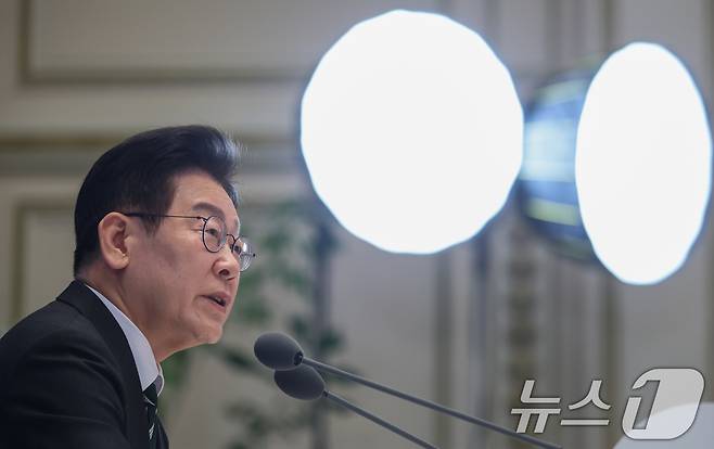 이재명 대통령이 21일 청와대 영빈관에서 열린 신년 기자회견에서 취재진 질문에 답변하고 있다. 2026.1.21/뉴스1 ⓒ News1 이재명 기자