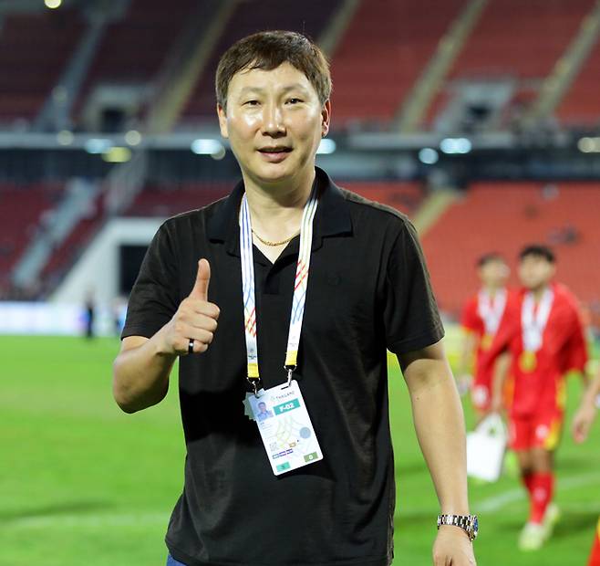 베트남 김상식 감독의 ‘따봉’. 제공 | DJ매니지먼트