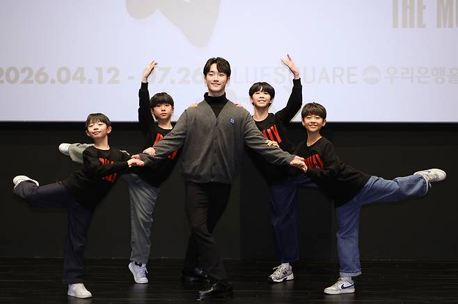 21일 뮤지컬 ‘빌리 엘리어트’ 기자간담회에서 ‘빌리’ 역 (왼쪽부터) 조윤우·김우진·임선우·김승주·박지후가 포즈를 취하고 있다. 사진 | 연합뉴스
