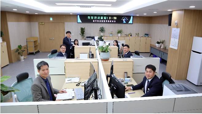 &nbsp;광주회생법원 개원준비단이 다음 달 개원을 앞두고 막바지 준비 작업을 하고 있다. 광주회생법원이 출범하면 광주·전남·전북·제주 지역 어디에서든 사건 접수가 가능해진다. 광주고등법원 제공