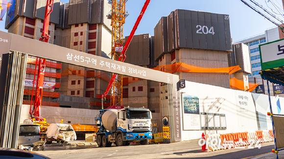 성북구 삼선동 창경궁 롯데캐슬 시공현장. [사진=김민지 기자]