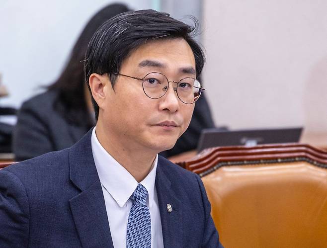 더불어민주당 장경태 의원이 지난달 8일 국회에서 열린 법제사법위원회 법안심사제1소위에 참석해 있다. 연합뉴스