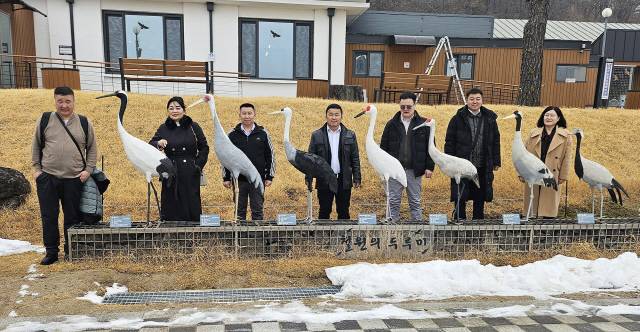 ▲ 몽골 헨티주 헤를렌 솜 부청장을 포함한 대표단이 15∼18일 철원군을 방문해 천연기념물 두루미 탐조시설 및 생태환경을 견학했다.