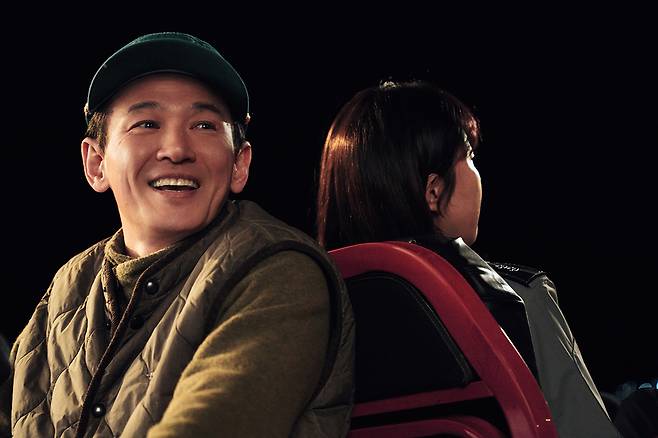 "Mission: Cross 2," starring Hwang Jung-min (left) (Netflix)