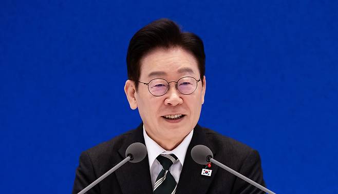 President Lee Jae Myung speaks at a press conference held at the state guesthouse Yeongbingwan of the Blue House in central Seoul on Jan. 21. [JOINT PRESS CORPS]