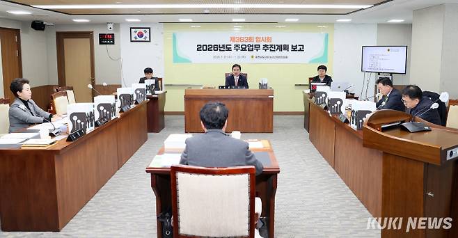 충남도의회 농수산해양위원회는 21일 제363회 임시회 1차 회의에서 충남도 남부출장소‧농축산국‧스마트농업본부‧동물위생시험소‧축산기술연구소로부터 2026년도 주요 업무계획을 보고받았다. &nbsp;