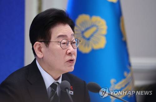 이재명 대통령, 신년기자회견 발언 (서울=연합뉴스) 김도훈 기자 = 이재명 대통령이 21일 청와대 영빈관에서 열린 신년기자회견에서 발언하고 있다. 2026.1.21 superdoo82@yna.co.kr