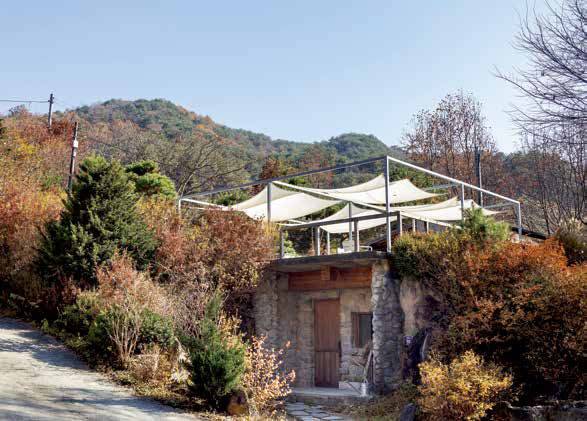 창고로 쓰려던 공간을 리모델링한 ‘카페’ 외관.