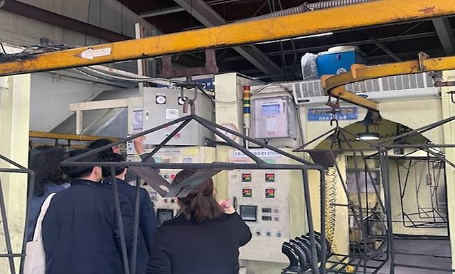 아산시 관내 소규모 사업장, 사물인터넷(IoT) 설치 준공심사 현장 모습 ⓒ아산시 제공