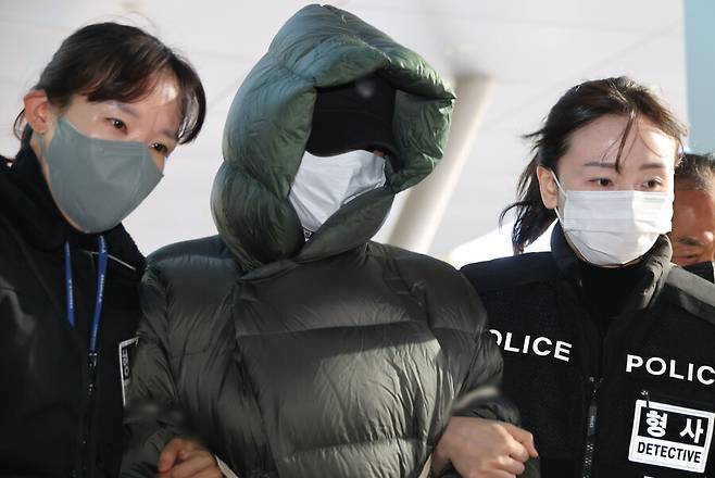 ▲ 영장실짐심사 출석 당시 황하나(가운데) ⓒ연합뉴스