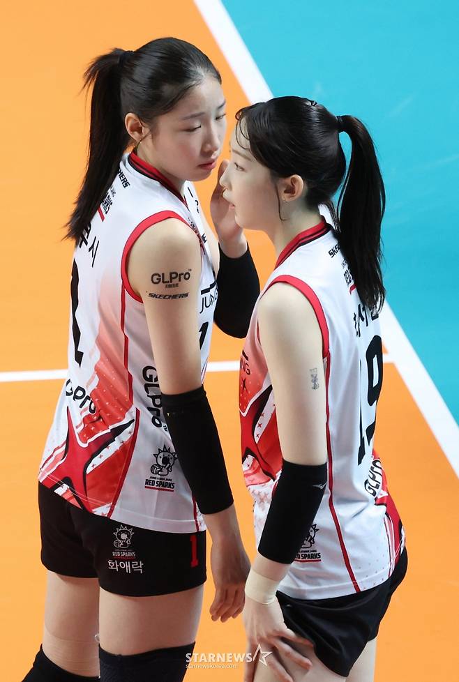 [B하인드★] 인쿠시의 눈물 '아, 김연경 감독님! 발바닥보다 마음이 더 아파요'