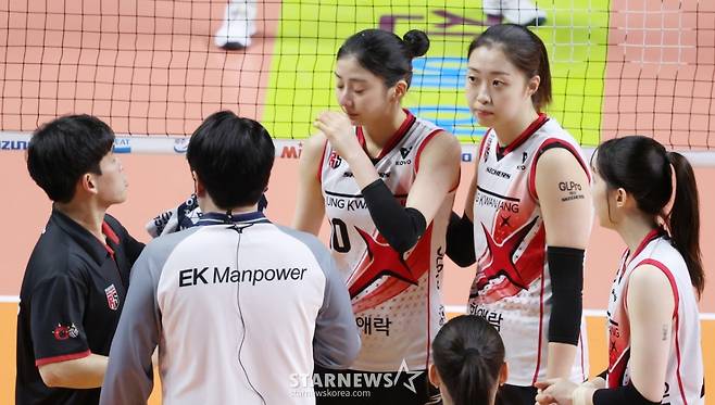 [B하인드★] 인쿠시의 눈물 '아, 김연경 감독님! 발바닥보다 마음이 더 아파요'