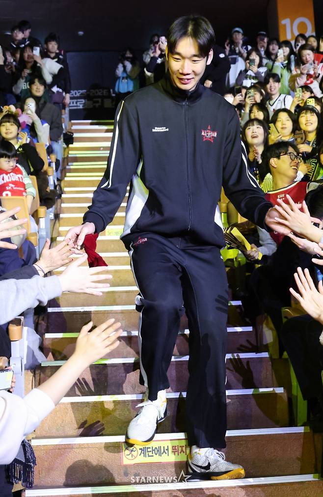 [포토] 이원석 '이놈에 인기란'