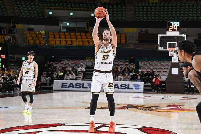 LG의 아셈 마레이 [EASL 제공. 재판매 및 DB 금지]