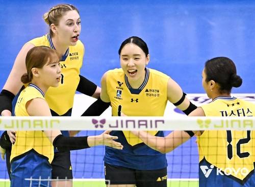 득점 후 기뻐하는 현대건설 선수들 [한국배구연맹 제공. 재판매 및 DB 금지]