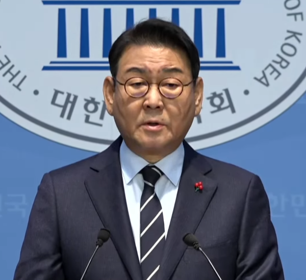 국회 소통관에서 인천시장 출마 선언하는 김교흥 국회의원. [사진=윤종환 기자]