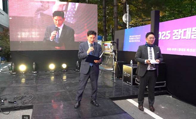 유성구 장대동 축제를 주최한 윤성원 회장이 인사말하고 있다.                                                                                   사진 윤성원 회장 제공