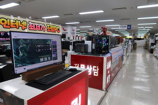 광주 서구 금호랜드 컴퓨터 관련 층 모습. 신학기에도 불구 손님이 보이지 않는 모습이다. /이서영 기자 dec@namdonews.com