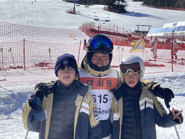 (왼쪽부터) 김노아, 김지훈, 김이든 부자. 전현아 기자.